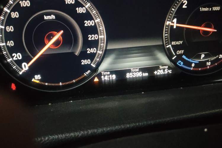 Used BMW 3 Series GT 2019 320i M Sport Package Odometer Close Up