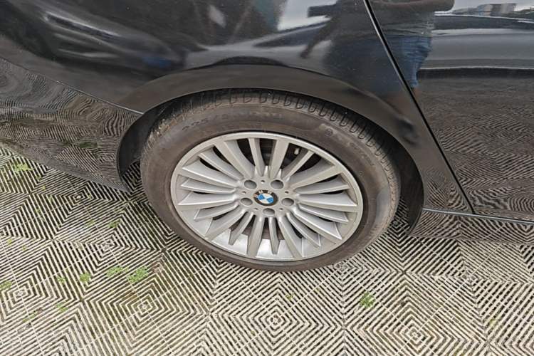 Used BMW 3 Series GT 2019 320i Luxury Design Package Right Rear Wheel Hub