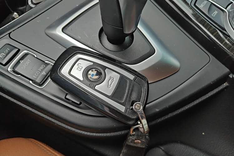 Used BMW 3 Series GT 2019 320i Luxury Design Package Vehicle Key