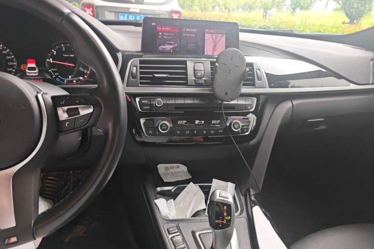 Used BMW 3 Series GT 2019 320i M Sport Package Audio And AC Panel