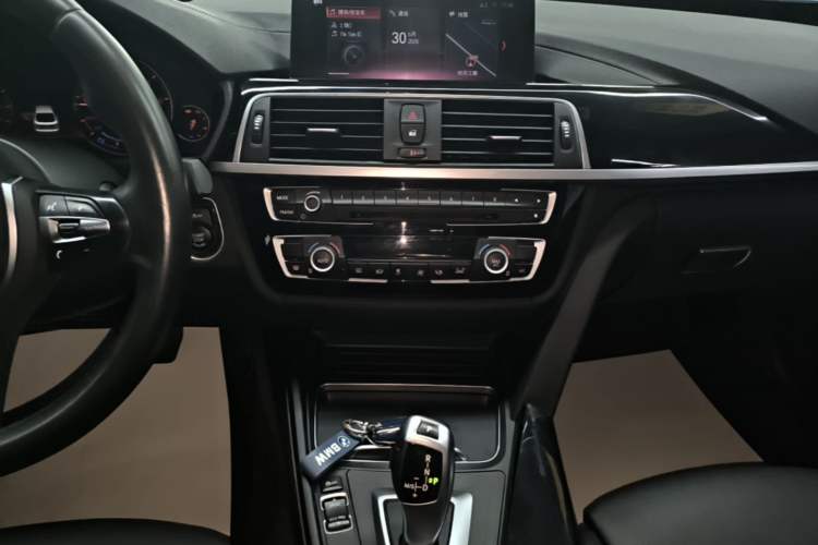 Used BMW 3 Series GT 2019 320i M Sport Package Audio And AC Panel