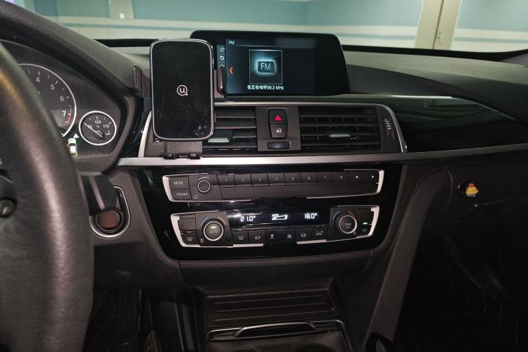 Used BMW 3 Series GT 2019 320i Sport Edition Audio And AC Panel