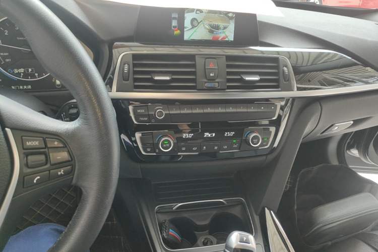 Used BMW 3 Series GT 2019 320i Sport Edition Audio And AC Panel