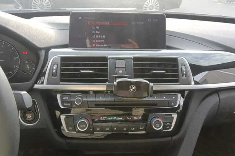 Used BMW 3 Series GT 2019 320i M Sport Package Audio And AC Panel