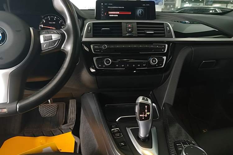 Used BMW 3 Series GT 2019 320i M Sport Package Audio And AC Panel