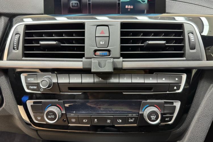 Used BMW 3 Series GT 2019 320i M Sport Package Audio And AC Panel