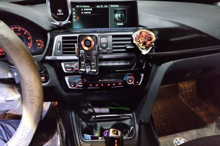 Used BMW 3 Series GT 2019 320i Sport Edition Audio And AC Panel