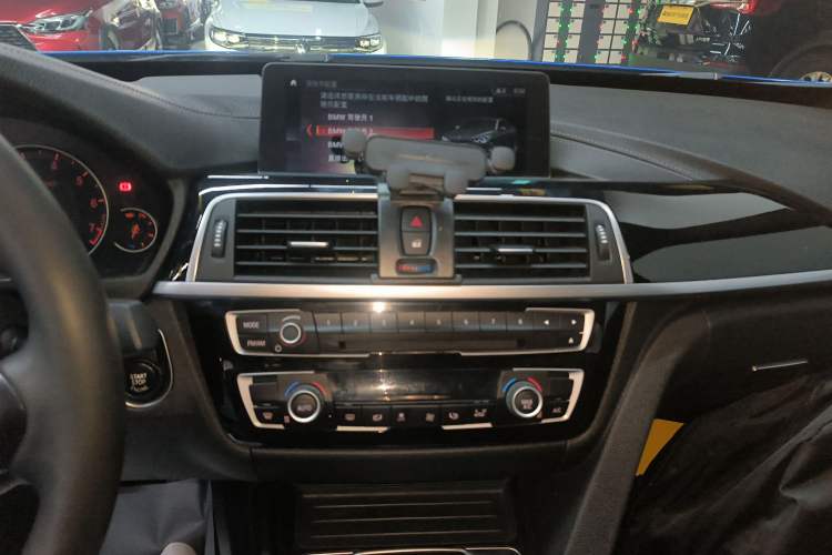 Used BMW 3 Series GT 2019 320i M Sport Package Audio And AC Panel