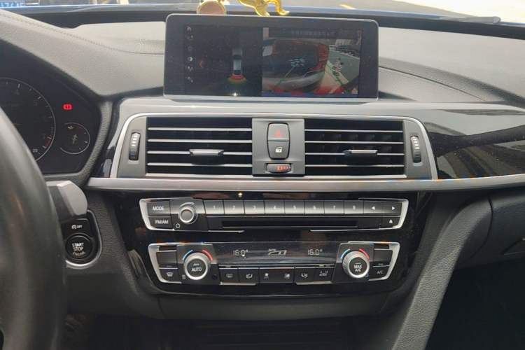 Used BMW 3 Series GT 2019 320i M Sport Package Audio And AC Panel