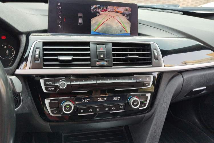 Used BMW 3 Series GT 2019 320i M Sport Package Audio And AC Panel
