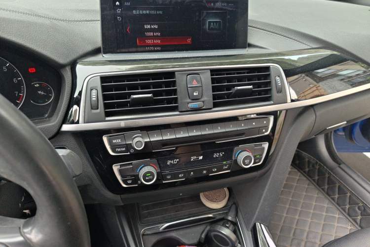 Used BMW 3 Series GT 2019 320i M Sport Package Audio And AC Panel