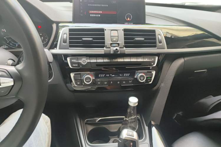 Used BMW 3 Series GT 2019 320i M Sport Package Audio And AC Panel