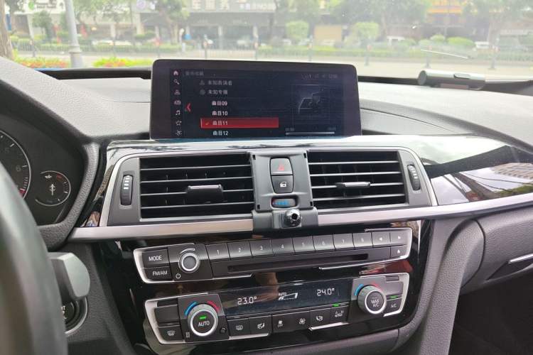 Used BMW 3 Series GT 2019 320i M Sport Package Audio And AC Panel