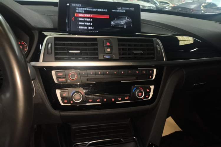 Used BMW 3 Series GT 2019 320i M Sport Package Audio And AC Panel