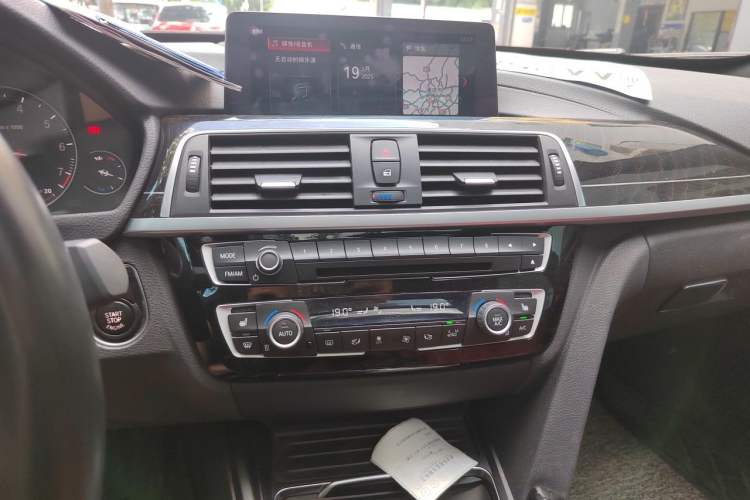 Used BMW 3 Series GT 2019 330i xDrive M Sport Edition Audio And AC Panel