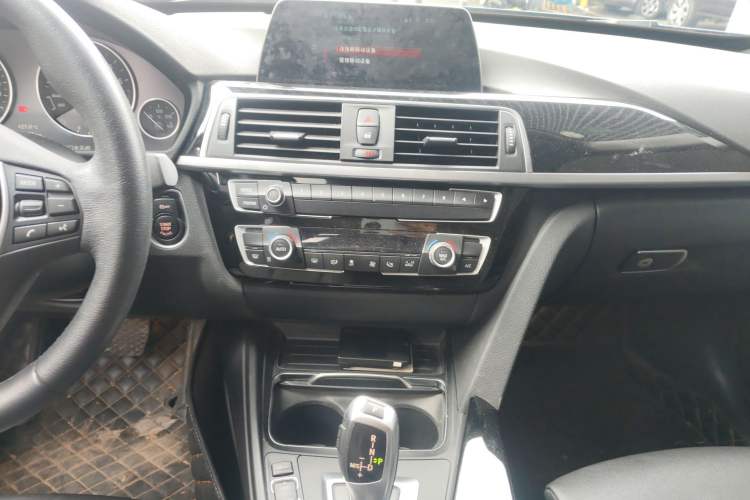 Used BMW 3 Series GT 2019 320i Sport Edition Audio And AC Panel