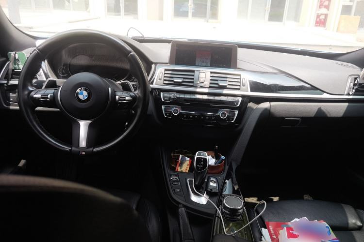 Used BMW 3 Series GT 2019 320i M Sport Night Edition Center Console