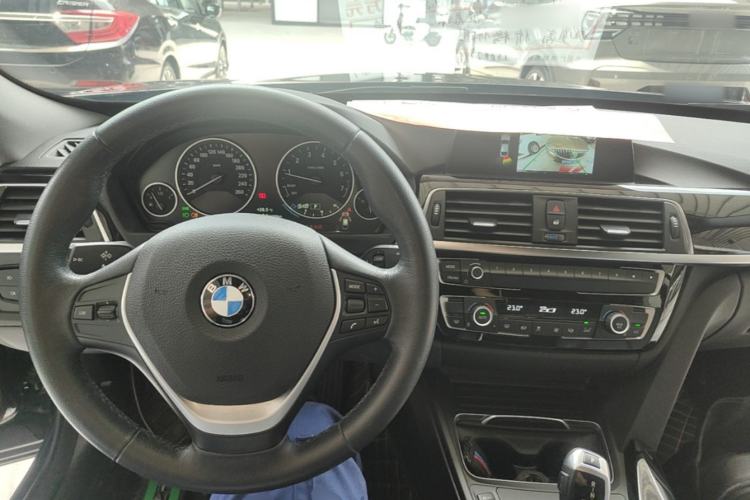 Used BMW 3 Series GT 2019 320i Sport Edition Center Console