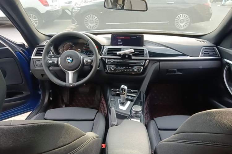 Used BMW 3 Series GT 2019 320i M Sport Package Center Console