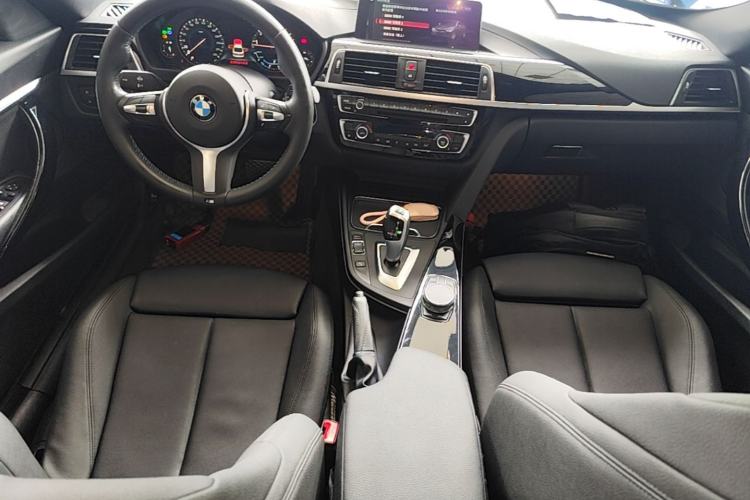 Used BMW 3 Series GT 2019 320i M Sport Package Center Console
