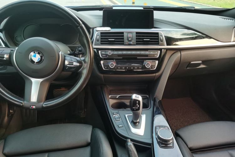 Used BMW 3 Series GT 2019 320i M Sport Package Center Console