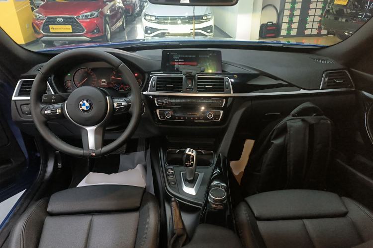 Used BMW 3 Series GT 2019 320i M Sport Package Center Console