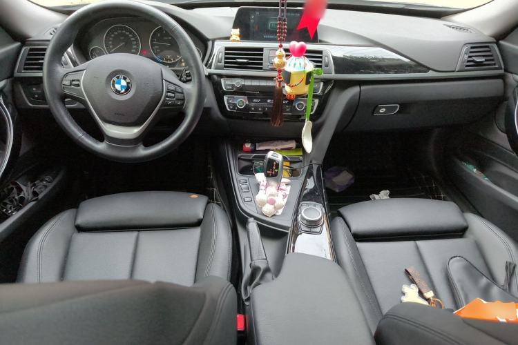 Used BMW 3 Series GT 2019 320i Sport Edition Center Console