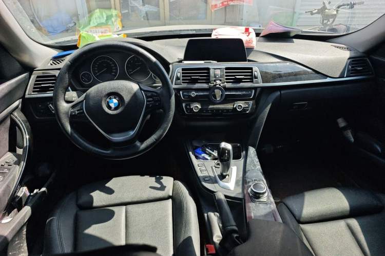 Used BMW 3 Series GT 2019 320i Sport Edition Center Console