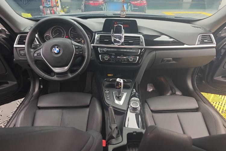Used BMW 3 Series GT 2019 320i Sport Edition Center Console