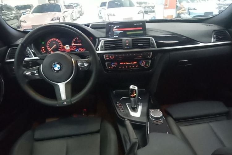 Used BMW 3 Series GT 2019 320i Sport Edition Center Console