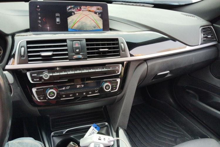 Used BMW 3 Series GT 2019 320i M Sport Package Center Console