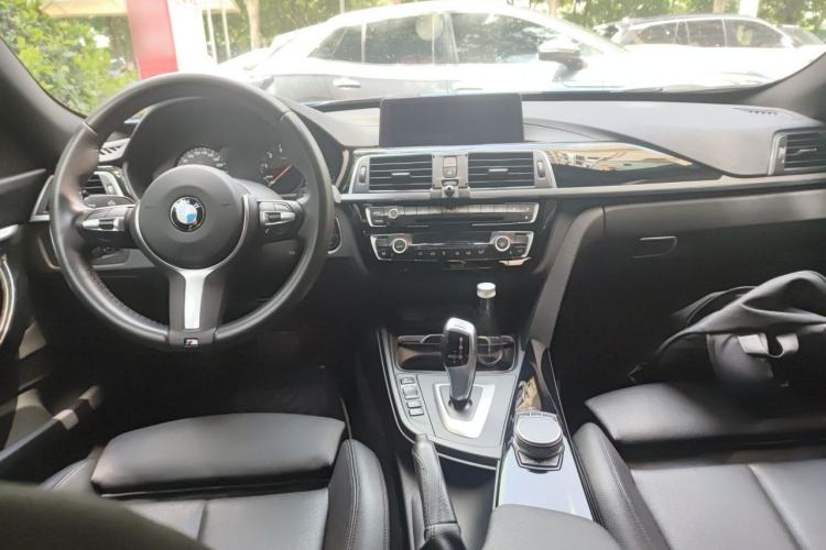 Used BMW 3 Series GT 2019 320i M Sport Package Center Console