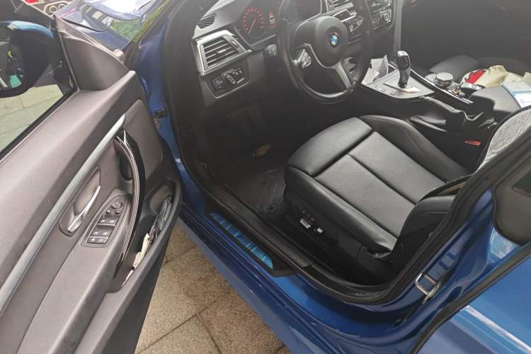 Used BMW 3 Series GT 2019 320i M Sport Package Driver Seat