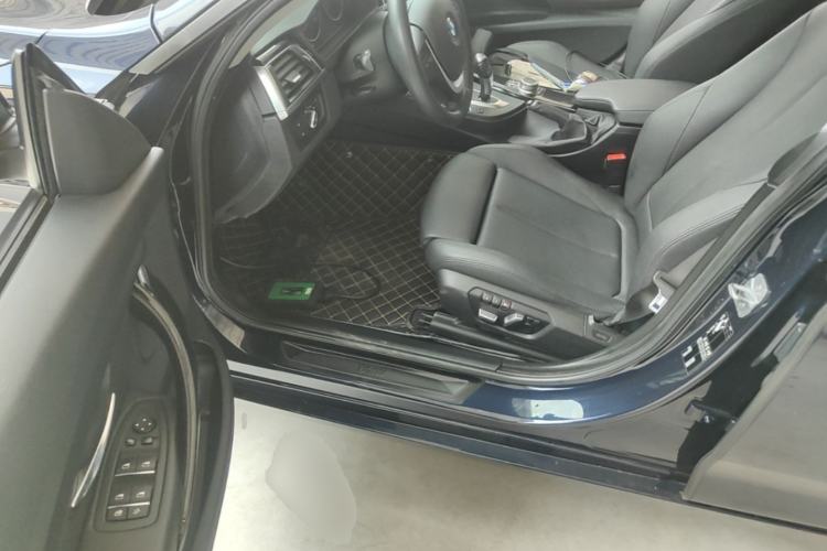 Used BMW 3 Series GT 2019 320i Sport Edition Driver Seat