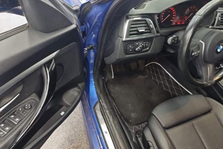 Used BMW 3 Series GT 2019 320i M Sport Package Driver Seat