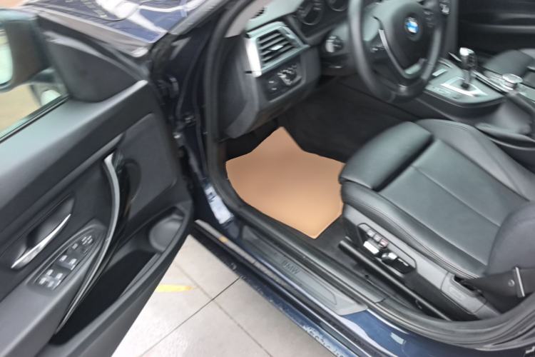 Used BMW 3 Series GT 2019 320i Sport Edition Driver Seat