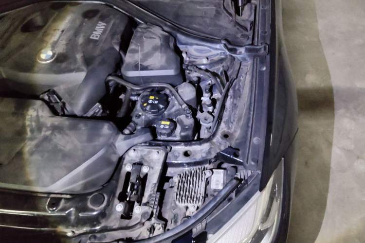 Used BMW 3 Series GT 2019 320i Sport Edition Engine Bay Left