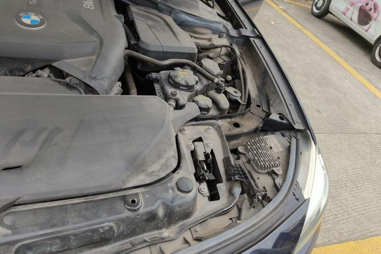 Used BMW 3 Series GT 2019 320i Sport Edition Engine Bay Left