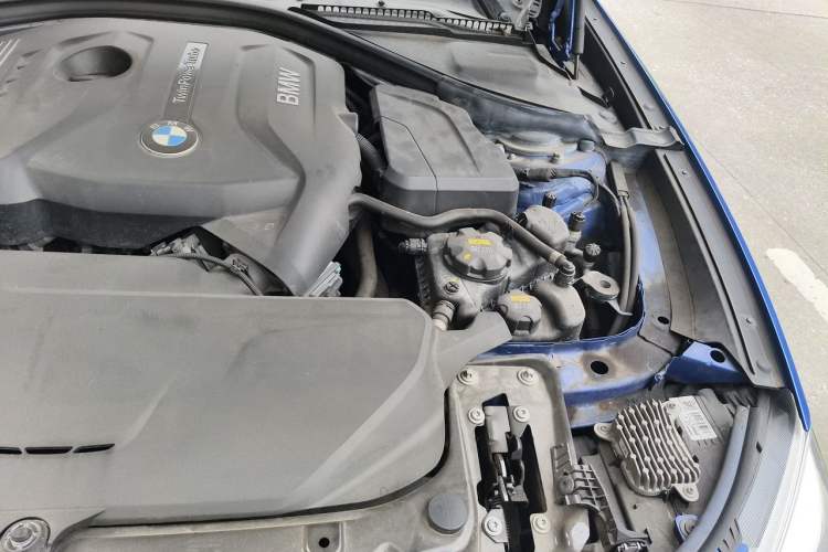 Used BMW 3 Series GT 2019 320i M Sport Engine Bay Left