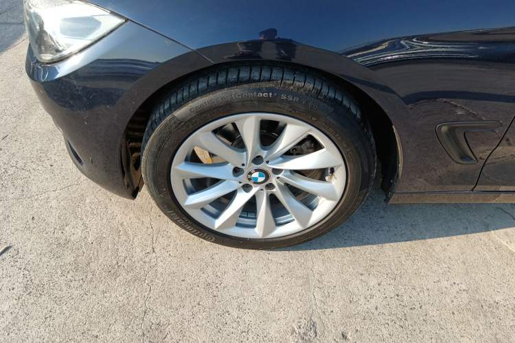 Used BMW 3 Series GT 2019 320i Sport Edition Exterior 2