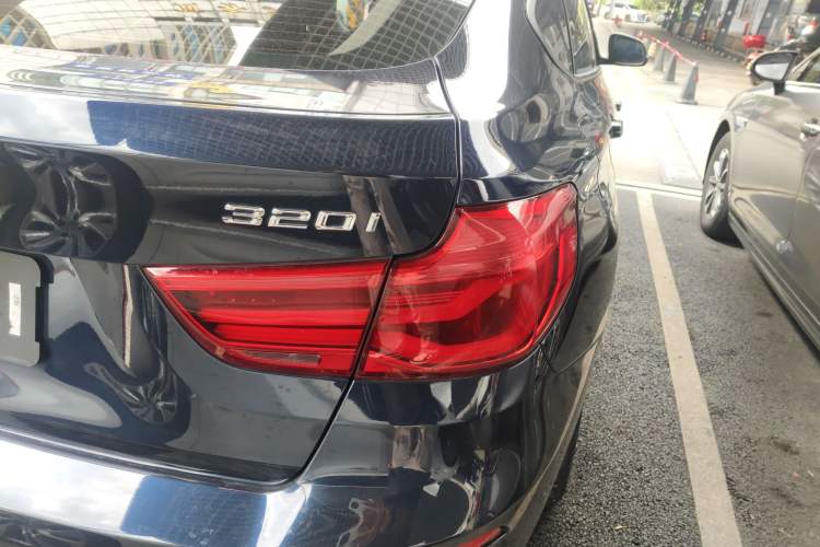 Used BMW 3 Series GT 2019 320i Sport Edition Exterior 3