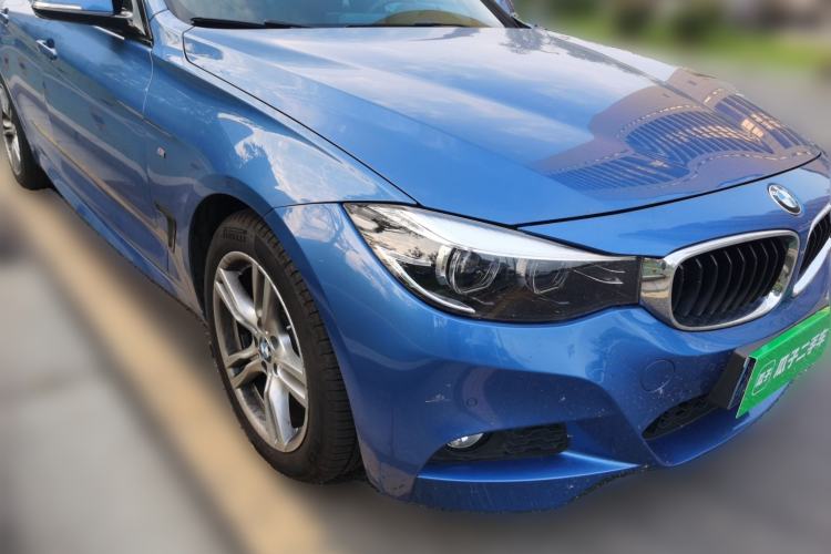 Used BMW 3 Series GT 2019 320i M Sport Package Front Right 45 Deg