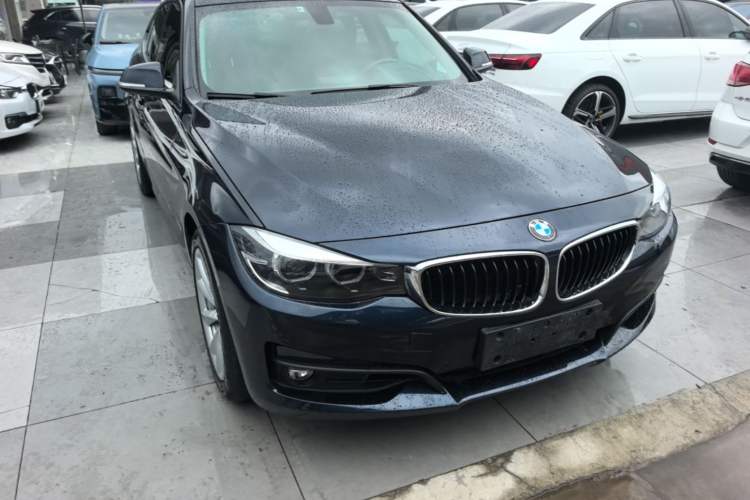 Used BMW 3 Series GT 2019 320i Sport Edition Front Right 45 Deg