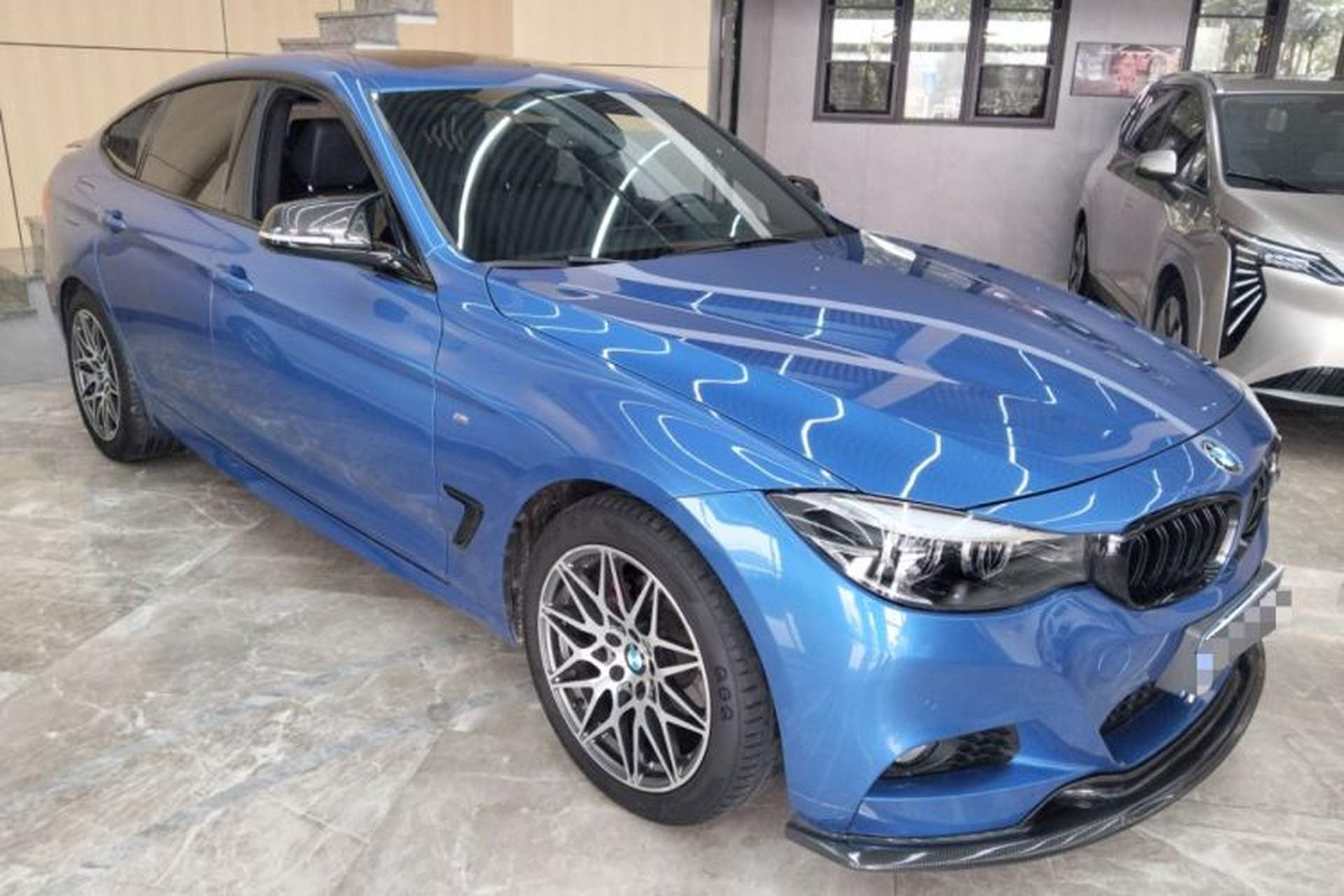 Used BMW 3 Series GT 2019 320i M Sport Package Front Right 45 Deg