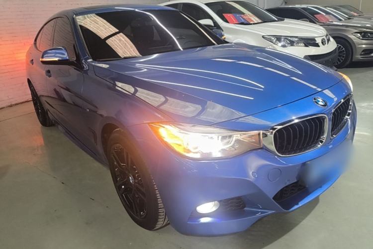 Used BMW 3 Series GT 2019 320i M Sport Package Front Right 45 Deg