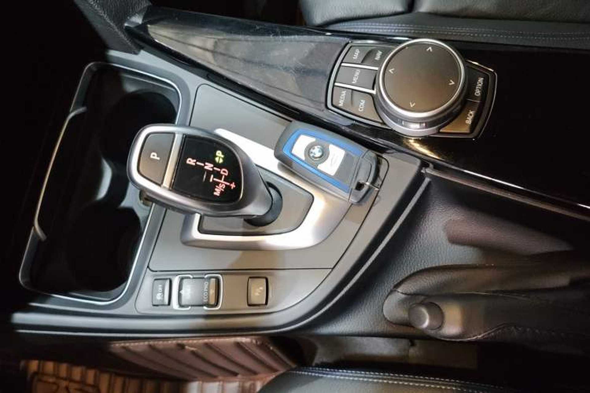 Used BMW 3 Series GT 2019 320i M Sport Night Edition Gear Lever