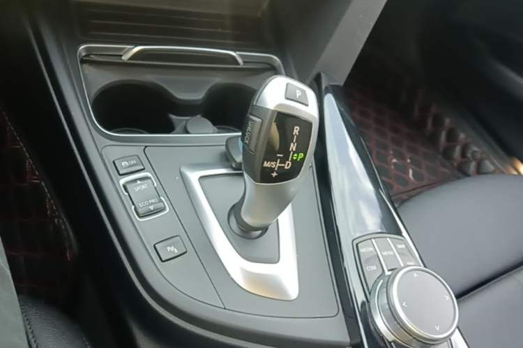 Used BMW 3 Series GT 2019 320i M Sport Package Gear Lever