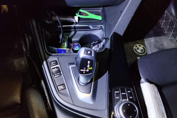 Used BMW 3 Series GT 2019 320i Sport Edition Gear Lever