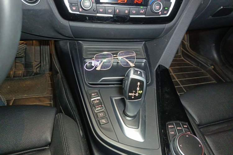 Used BMW 3 Series GT 2019 320i M Sport Package Gear Lever