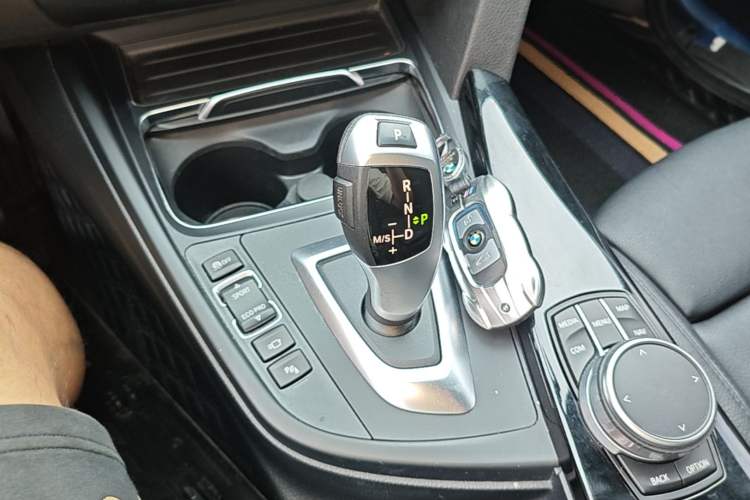 Used BMW 3 Series GT 2019 320i M Sport Package Gear Lever